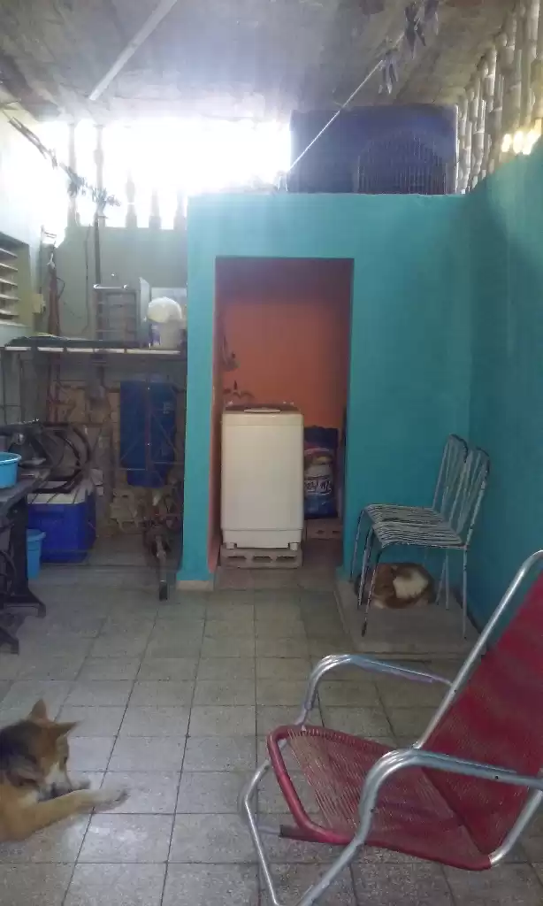 Pasaje c # 18 entre camilo Cienfuegos y dama