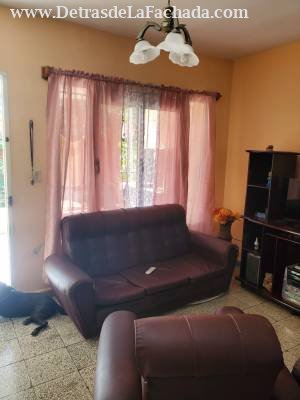 Ave Finlay .número 20 F entre 1ra y 2da