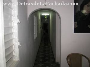 Sala y pasillo lateral