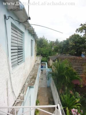 Entrance to the courtyard side aisle