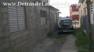 Lateral del casa y entrada del garaje