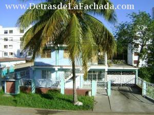 Fachada de la casa (la de arriba)