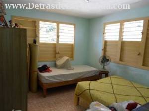 Calixto Garcia no. 180 entre Roberto Reyes y Limbano Sànchez