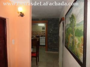 Hall frente al baño y de acceso al comedor.