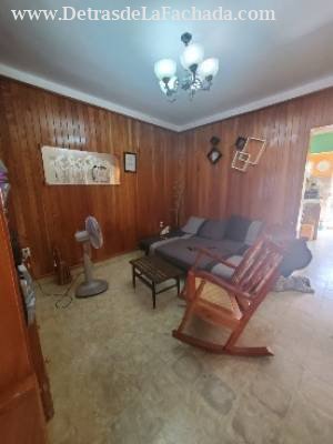 Calle Paz entre sol y luz Reparto luz