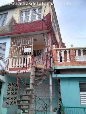 Calle A No 12 altos entre libertad y Maceo Holguín