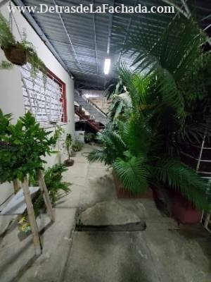 Calle Paz entre sol y luz Reparto luz