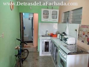 Calle A No 12 altos  entre libertad y maceo.Holguin