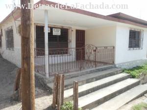 Otra vista frontal de la casa