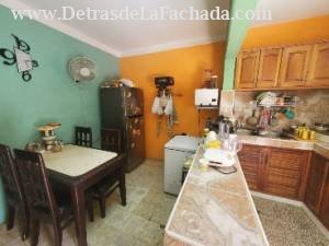 Calle Paz entre sol y luz Reparto luz