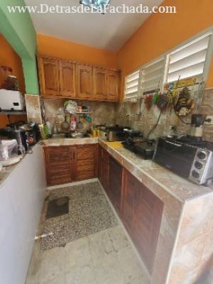 Calle Paz entre sol y luz Reparto luz