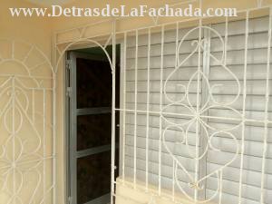 Calle A No 12 altos  entre libertad y maceo.Holguin