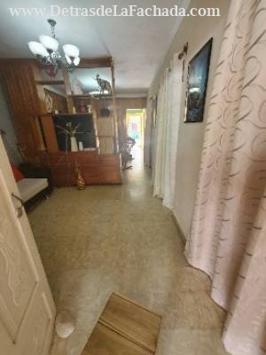 Calle Paz entre sol y luz Reparto luz