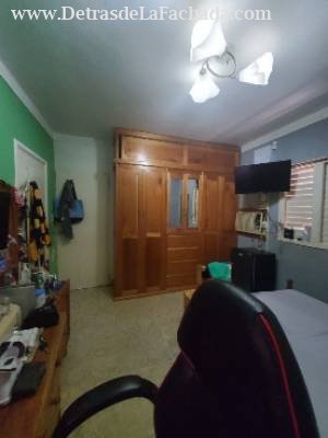 Calle Paz entre sol y luz Reparto luz