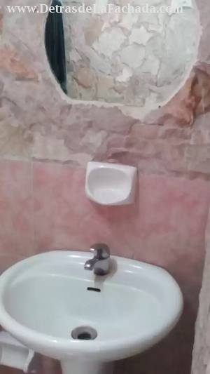 Bano con espejo