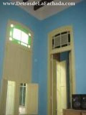 calzada de Diez de Octubre y primera, a dos cuadras de la avenida Acosta