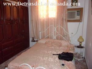 Calle san Joaquín # 2218 entre Santa Emilia Y Santa Rosa