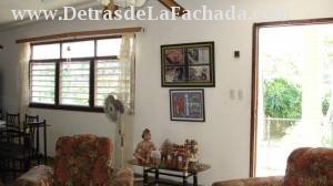 There are no houses on the sidewalk in front