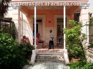 calle 2 #59 bajos, a 80 metros del hotel Meliá Cohíba