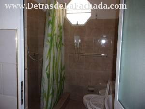 Calle san Joaquín # 2218 entre Santa Emilia Y Santa Rosa