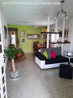 Pallares 77 entre Nazareno y Corona