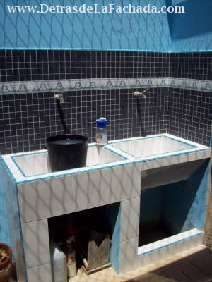 Pasillo con lavadero