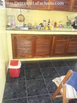 Calle 184 entre primera y quinta avenida Playas