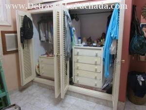 Cada closet tiene 2 gaveteros
