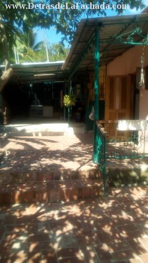 TERRAZA LATERAL, PATIO TECHADO Y CORRALES DETRAS