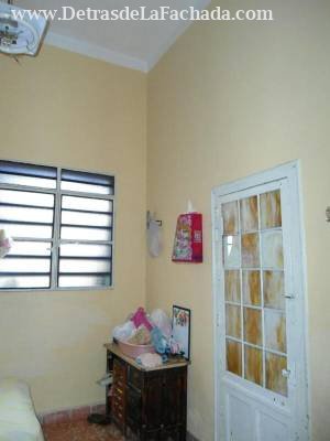 calle Leonor entre clz de buenos aires y carvajal, cerro, la habana cuba