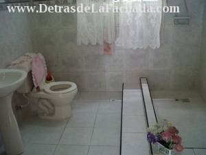 calle 2 #59 bajos, a 80 metros del hotel Meliá Cohíba