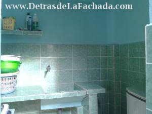 casa altos 4/4,hall,cisterna,placa libre.Casco Historico.Habana Vieja(i1a55)