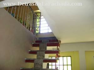 Escalera hacia la planta alta