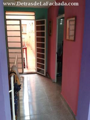 casa altos 4/4,hall,cisterna,placa libre.Casco Historico.Habana Vieja(i1a55)