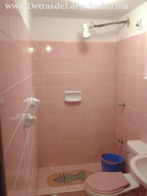 casa altos 4/4,hall,cisterna,placa libre.Casco Historico.Habana Vieja(i1a55)