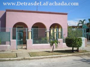 casa ind 4/4,portal,hall,carpoch,cisterna,azotea libre + apto 1/4.Almendares(i1a65)