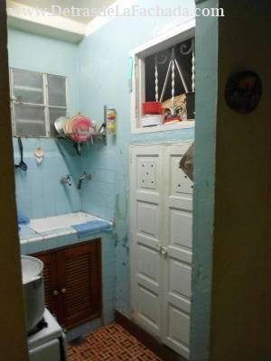 calle Leonor entre clz de buenos aires y carvajal, cerro, la habana cuba