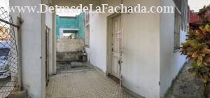 Portal y patio lateral