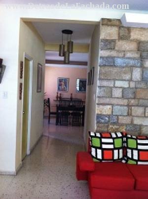 Calle Luz Caballero, a una cuadra de Santa Catalina.