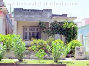 Frente de la casa ubicada en Santos Suarez