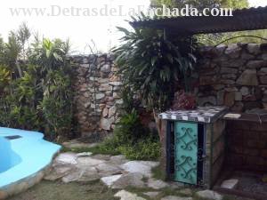 Covered barbecue furnace