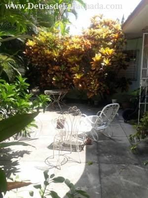 Calle 184 entre primera y quinta avenida Playas