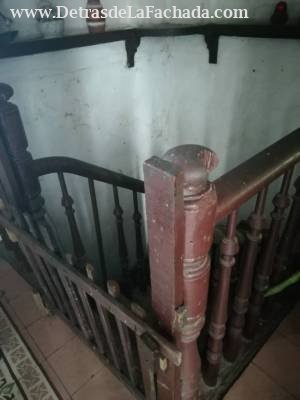 Escalera de caracol de acceso al hall