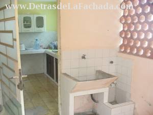 Terraza interna cerrada con celosía