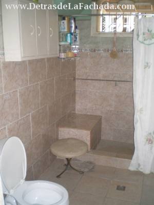 casa ind 4/4,portal,hall,carpoch,cisterna,azotea libre + apto 1/4.Almendares(i1a65)