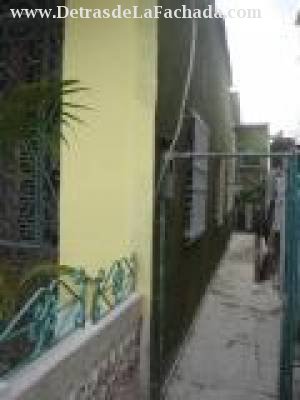 calzada de Diez de Octubre y primera, a dos cuadras de la avenida Acosta