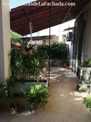 A 1 cuadra de g y de 23