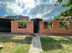 Calle 218 #2108 entre 21 y 23 Atabey