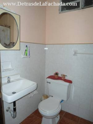 calle Leonor entre clz de buenos aires y carvajal, cerro, la habana cuba