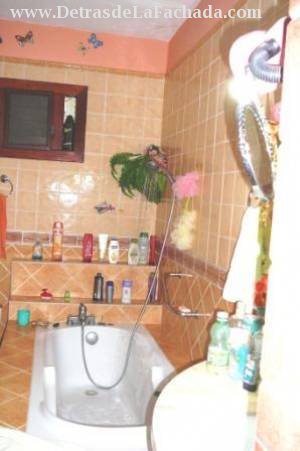 Calle 8va e/ 5ta y 7ma Los Pinos